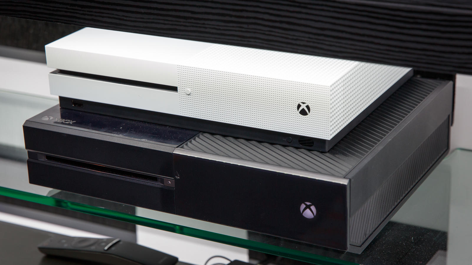 Augusztus 2-án érkezik a vékonyabb Xbox One S