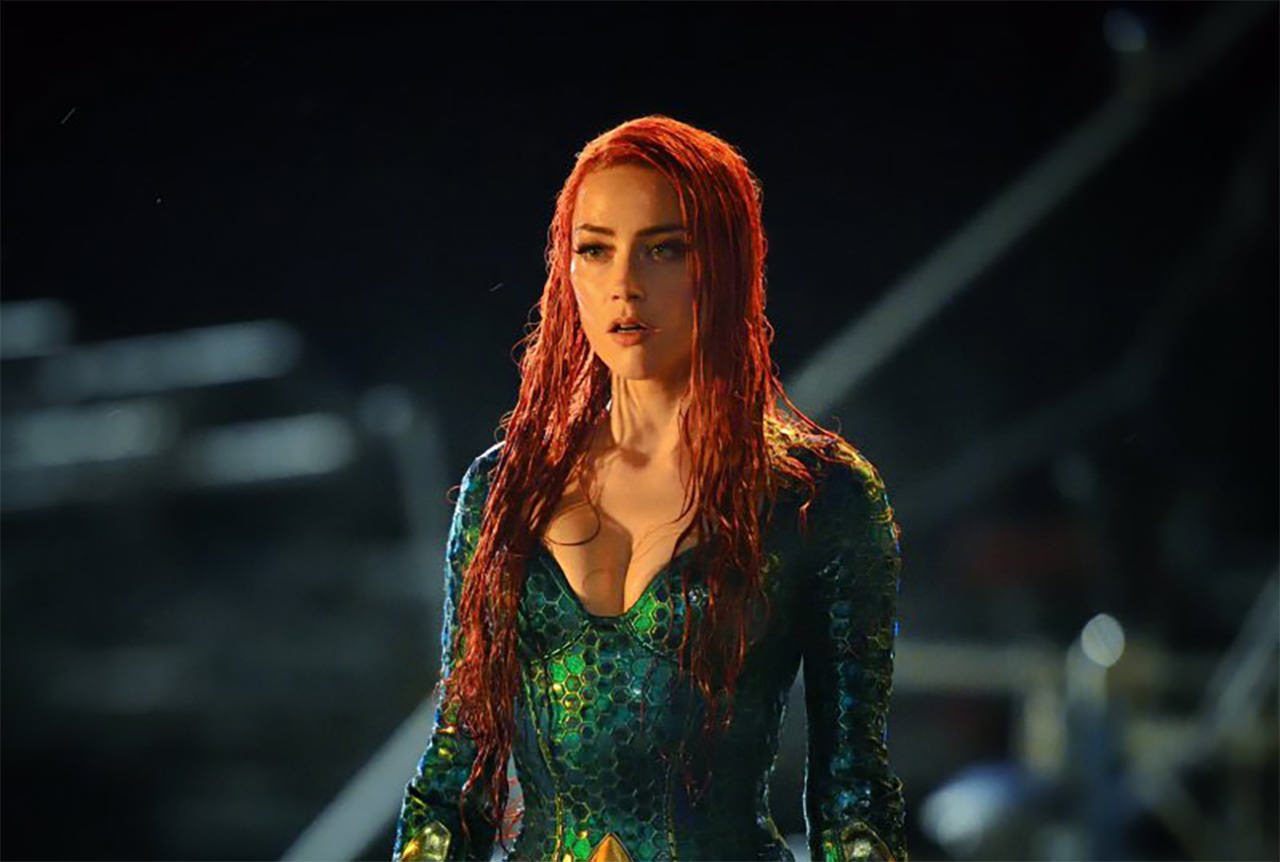 Amber Heard feszít az Aquaman forgatásán
