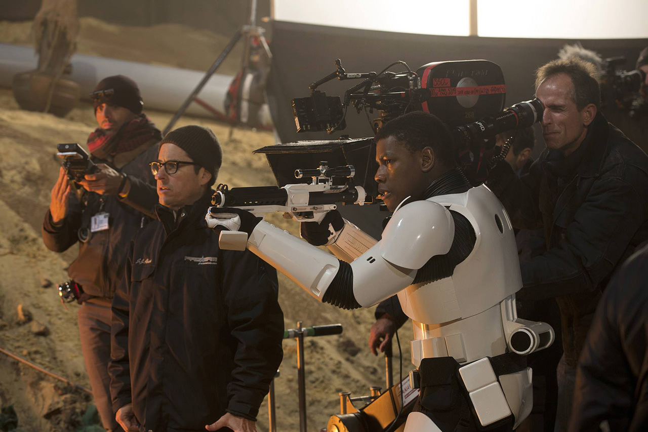 John Boyega boldog, hogy J.J. Abrams rendezi a Star Wars: 9. részt