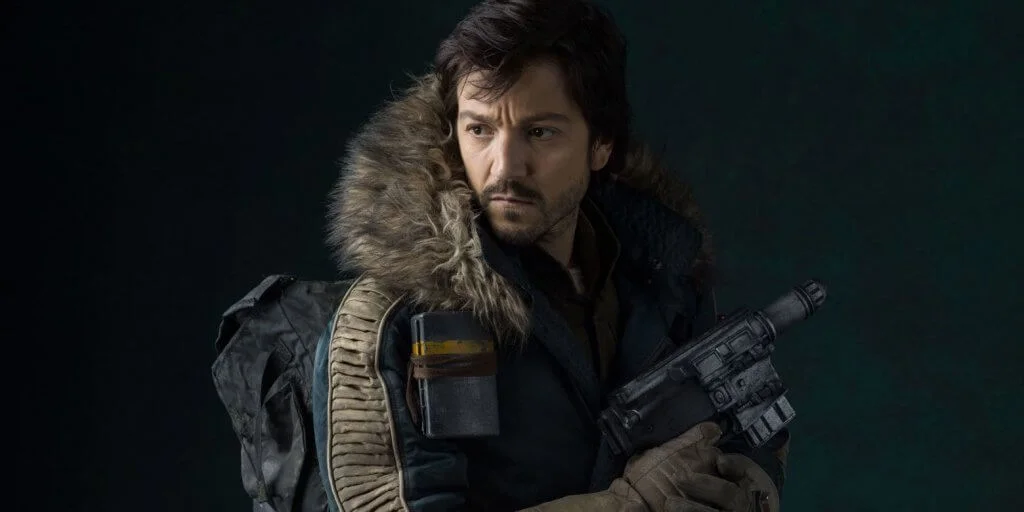 Cassian Andor az eredeti Zsivány Egyes szkriptben kettős ügynök volt és a Birodalomnak dolgozott 6 Cassian Andor