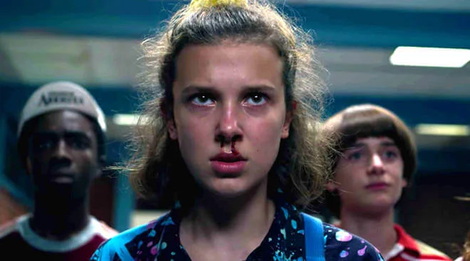 A nyilvánosságra hozott képek szerint a Stranger Things következő évadának nyitórésze a X-Men univerzumra utal majd. 6 Eleven