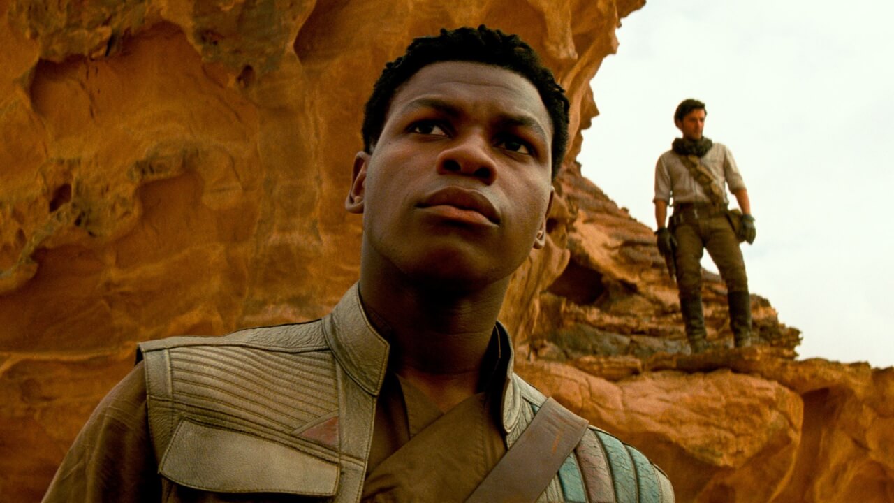 John Boyega elárulta, ha Finn nem Reybe, s nem is Poe-ba, akkor kibe volt szerelmes a Skywalker korában