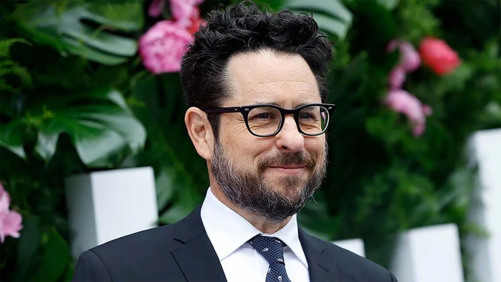 J.J. Abrams több tévésorozaton és egy A sötét Igazság Ligája projekten dolgozik a Warner Bros. stúdióval 6 J.J. Abrams