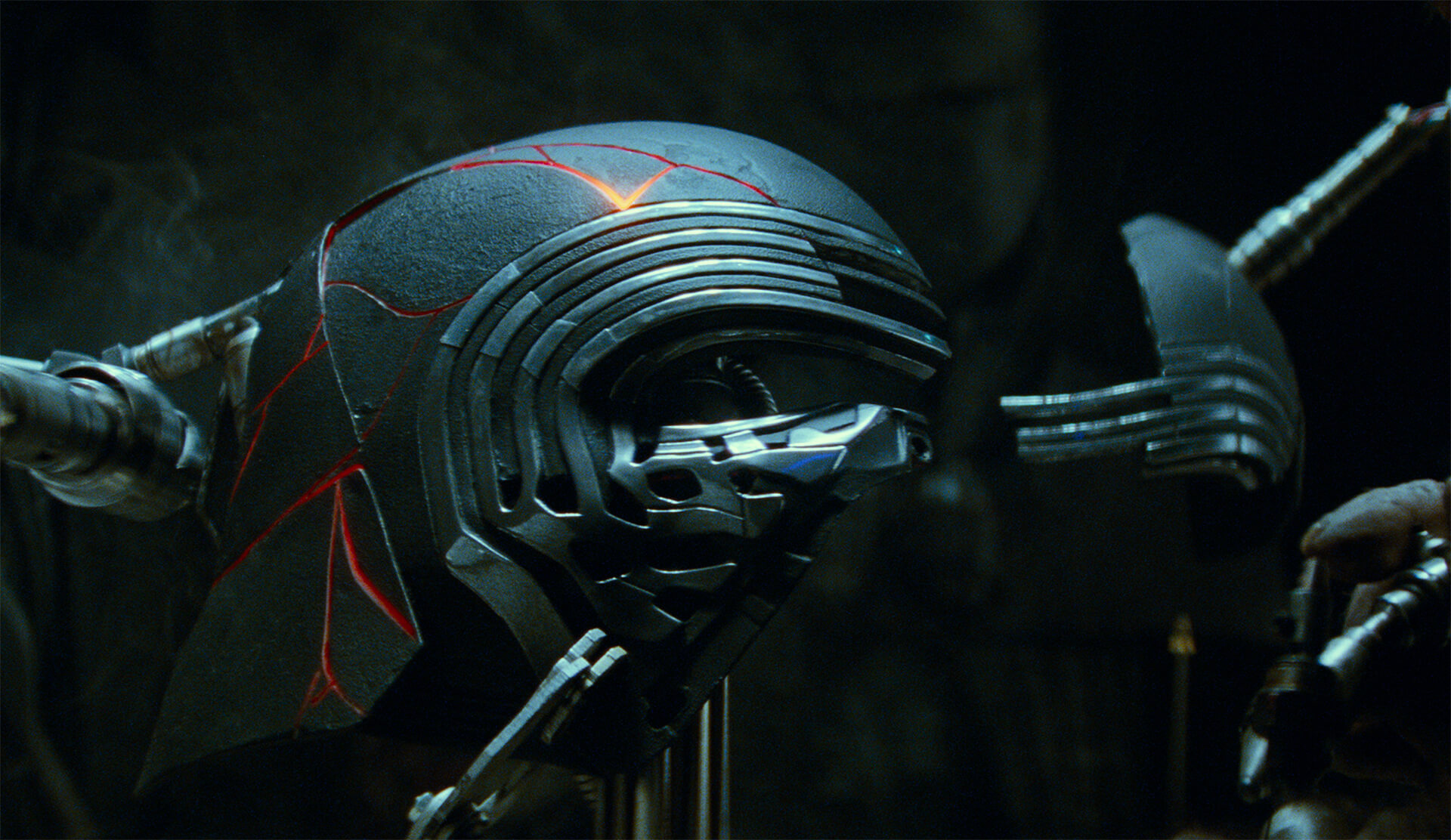 A Star Wars képregényekből kiderült, hogy Kylo Ren miért visel sisakot