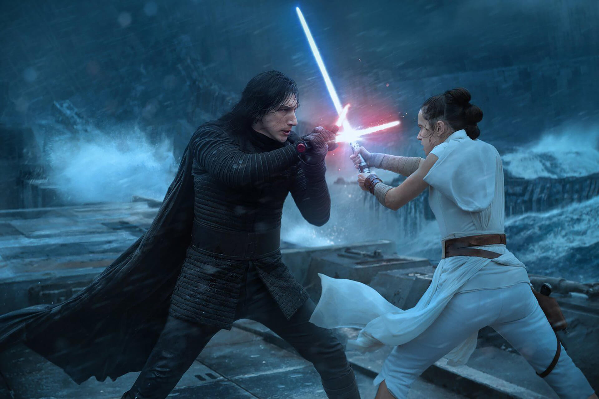 A Skywalker kora vázlatain Rey és Kylo Ren fénykardpárbajára a franchise két legfontosabb helyszínén került volna sor