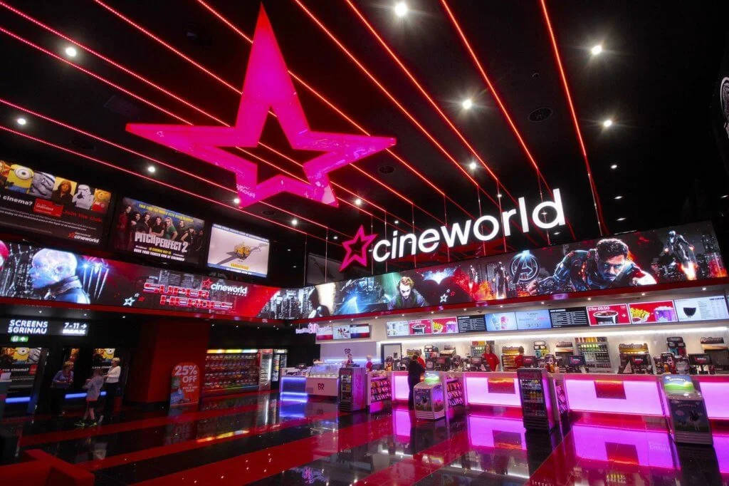 A 007 Nincs idő meghalni csúsztatása volt az utolsó csepp a pohárban: a Cineworld bezár minden mozit az Egyesült Államokban és az Egyesült Királyságban 6 Cineworld