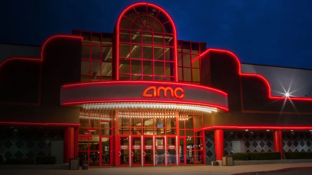 Az AMC Theatre úgy számol, hogy hamarosan kinyitnak a mozik, de a Universal filmjei továbbra is tiltólistán vannak 6 AMC Theatres