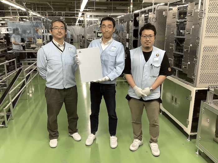 Gyártósoron a PlayStation 5 6 PS5 Image factory production line