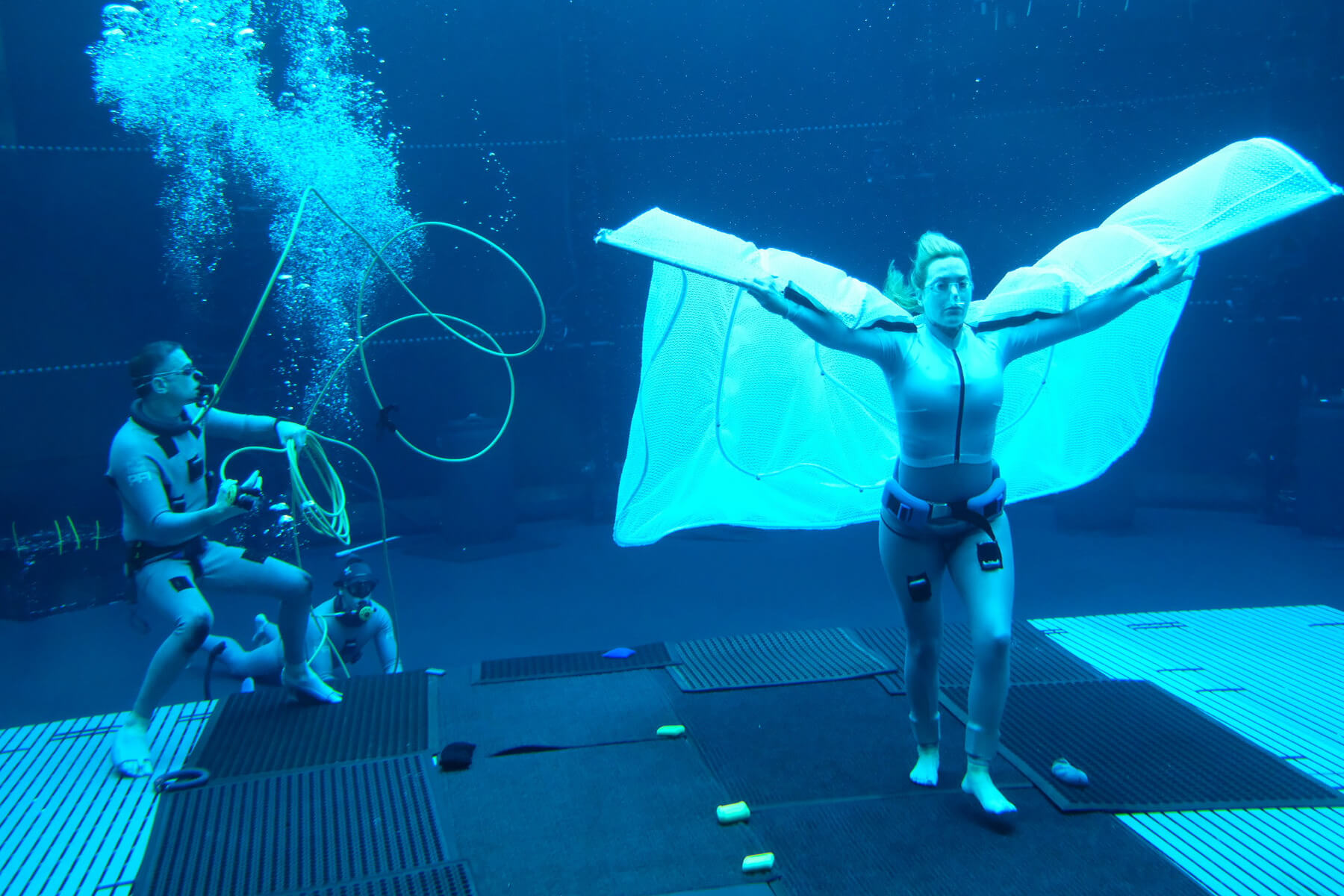 Mit művel Kate Winslet az Avatar 2. víz alatti forgatásán, miközben még Tom Cruise rekordját is sikerült megdöntenie