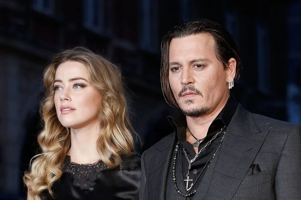 Több százezer aláírásnál jár a petíció, mely követeli, hogy Amber Heard is veszítse el Mera szerepét 6 Johnny Depp Amber Heard