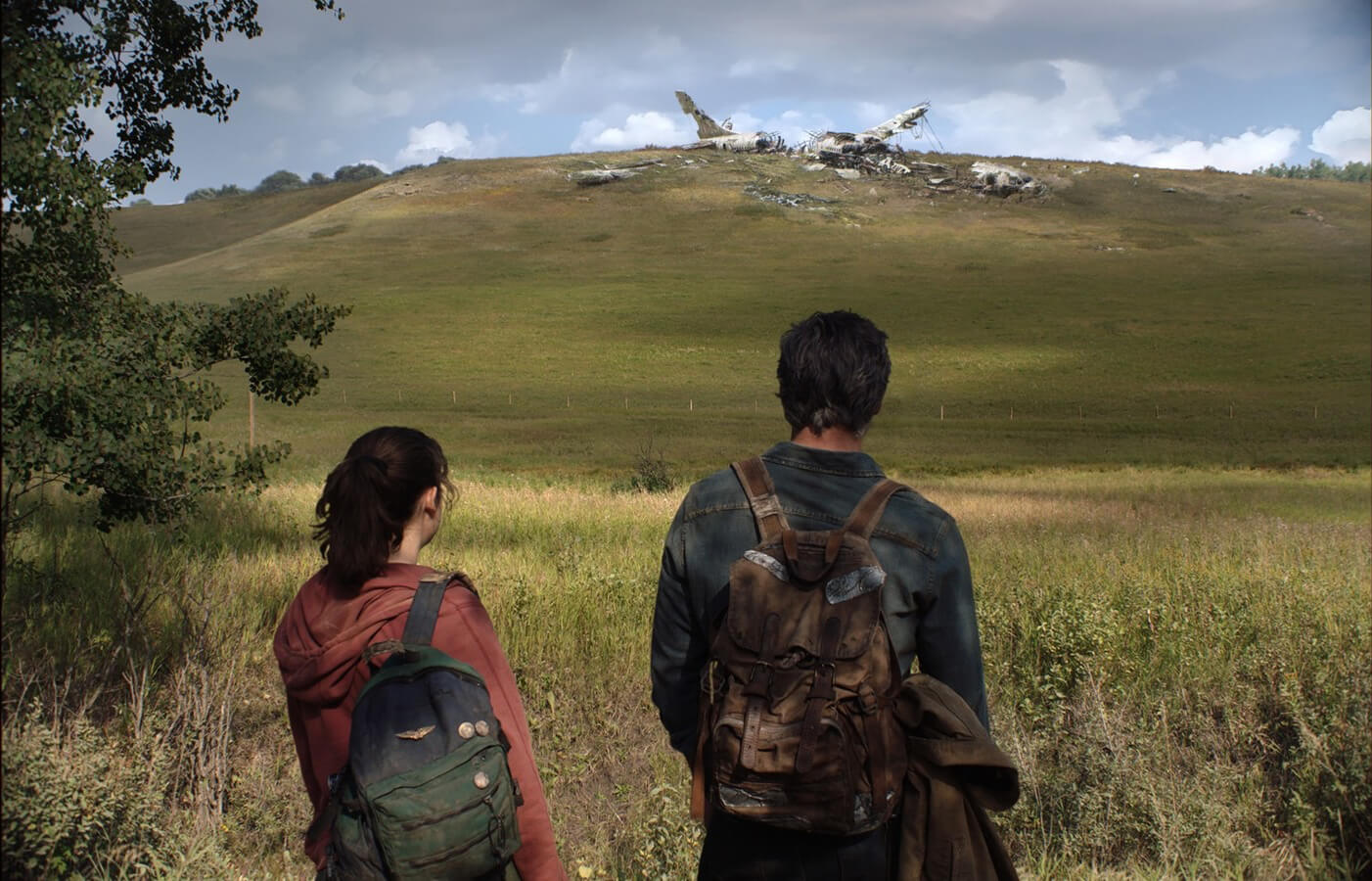 A The Last of Us forgatási képei az eddig legjobb képet adják Pedro Pascalról Joel és Bella Ramseyről Ellie szerepében