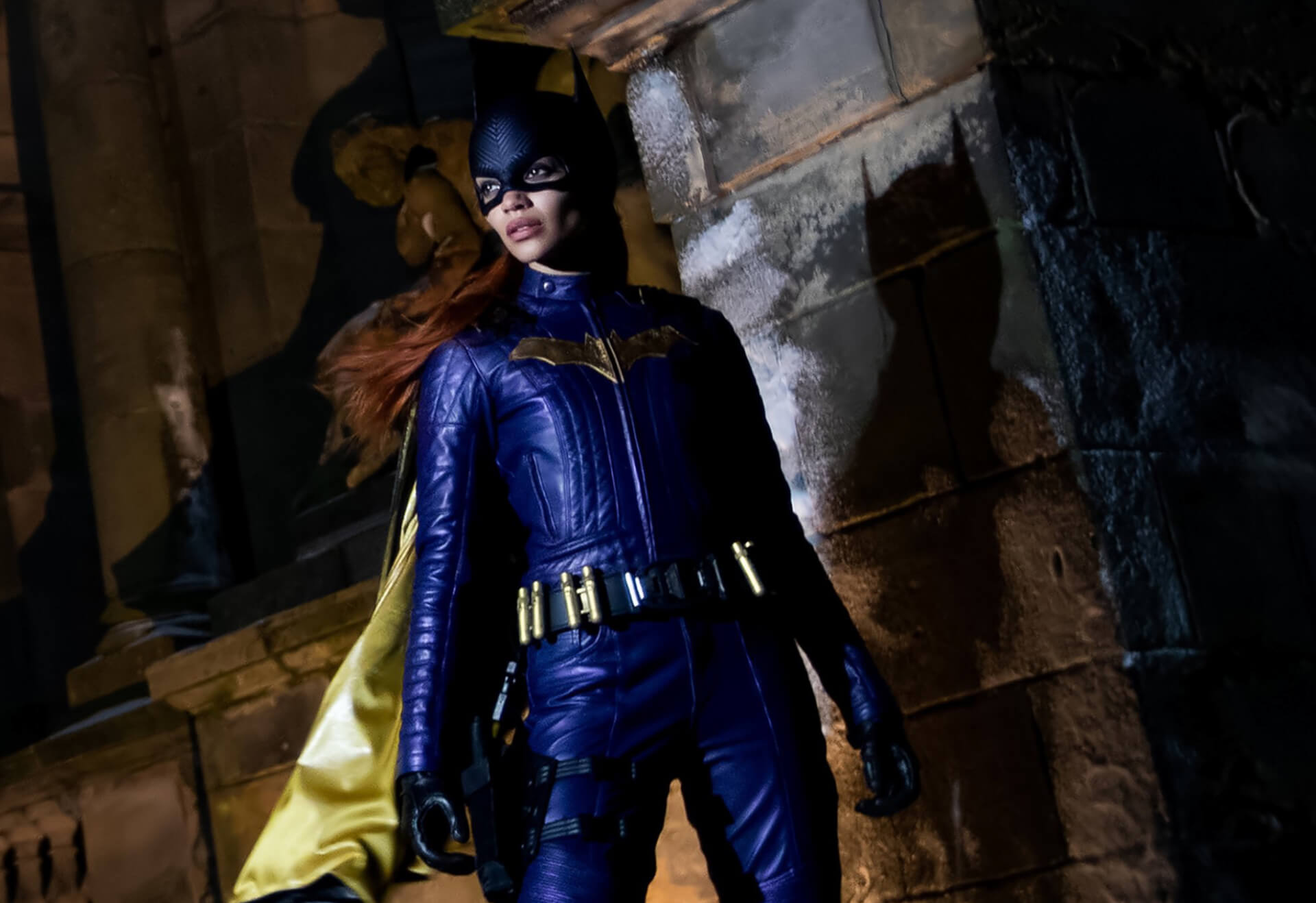 A Batgirl sztárja, Leslie Grace új, a kulisszák mögötti felvételeket osztott meg a törölt filmből