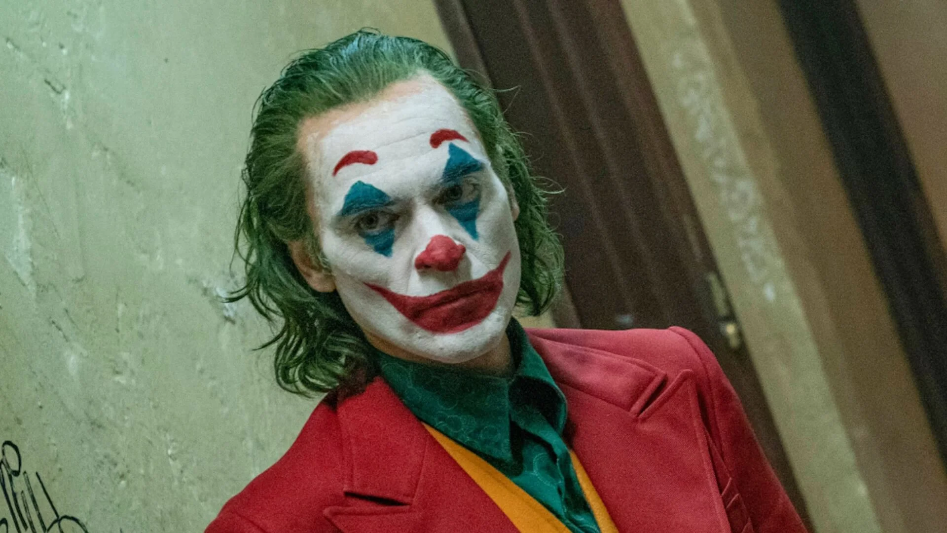 A Joker: Folie à Deux forgatási videóin és képein visszatért a Bűn Bohóc Hercege