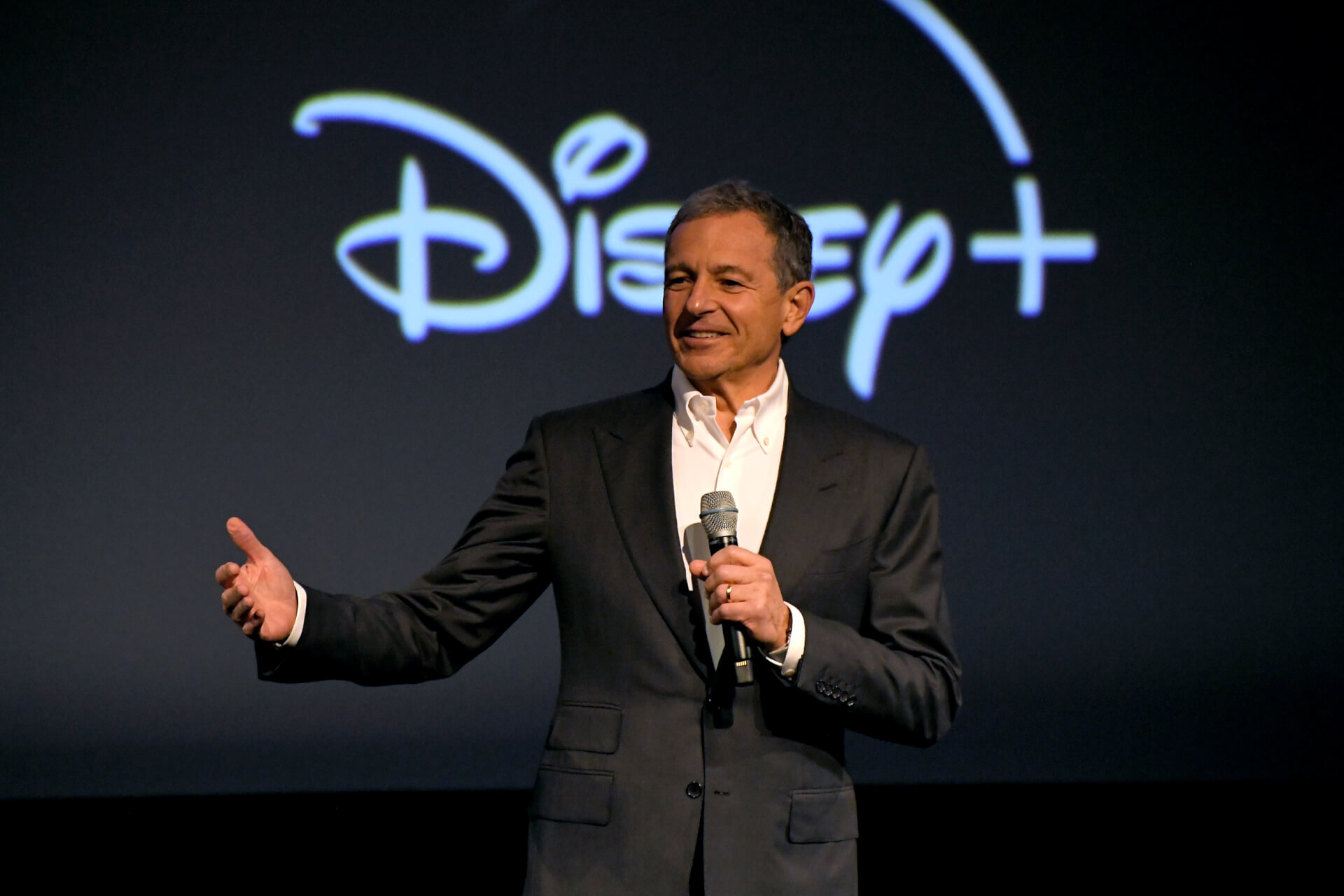 Bob Iger visszatér a Disney vezérigazgatói posztjára, Bob Chapek távozik