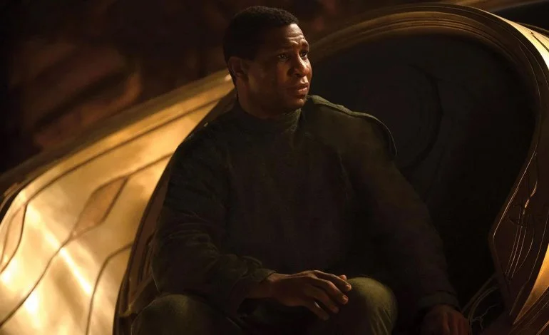 Jonathan Majors karaktere, azaz Kang, a Hódító nem szerepelt a Loki 2. évad előzetesében, de még Kevin Feige is mellőzte a beszédében