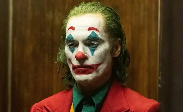 A Joker: Folie à deux forgatási fotóján kiszúrhatjuk Batman egy másik klasszikus gonosztevőjét