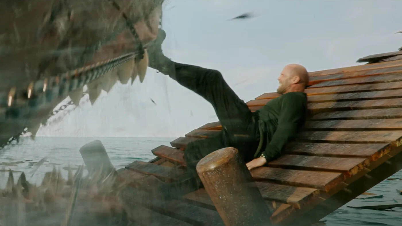 A Meg – Az őscápa 2: Az árok első előzetesében Jason Statham hatalmas őscápákkal harcol