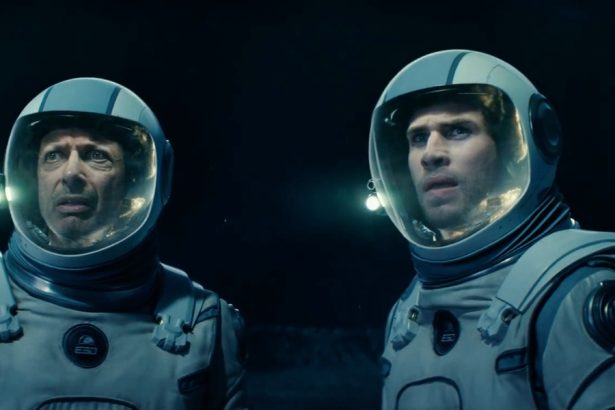 Jeff Goldblum and Liam Hemsworth in Independence Day Resurgence