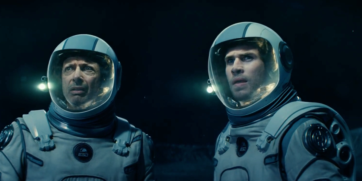 Jeff Goldblum and Liam Hemsworth in Independence Day Resurgence