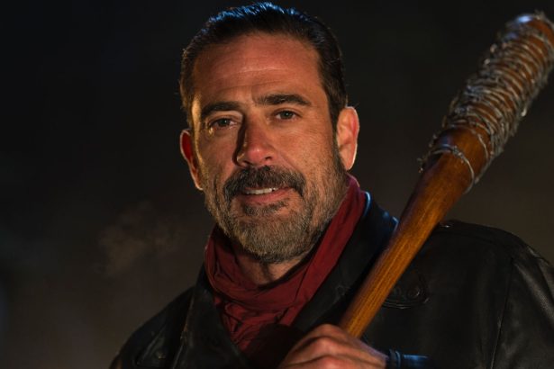 Jeffrey Dean Morgan as Negan in The Walking Dead Season 6 Episode 16