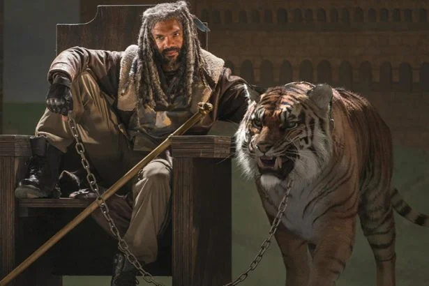Khary Payton as Ezekiel with his tiger Shiva on The Walking Dead mini