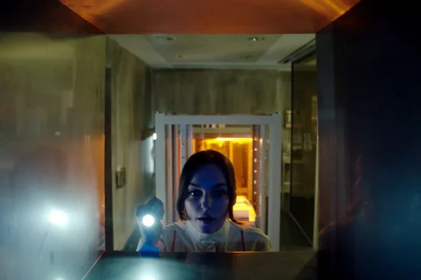The Complex Screenshot 18