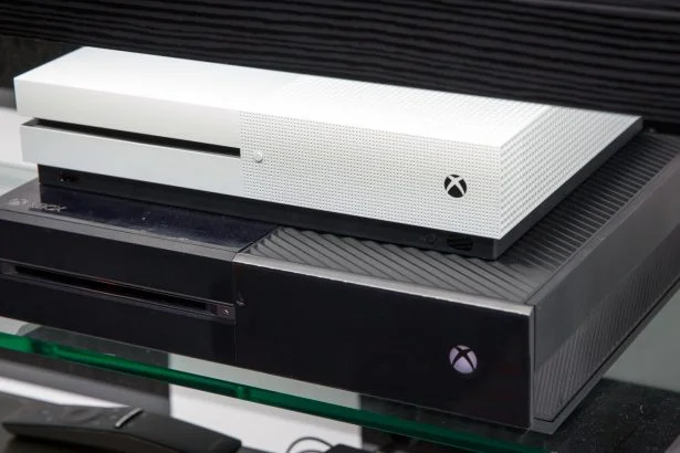 microsoft xbox one s comparison to old xbox 7334 006