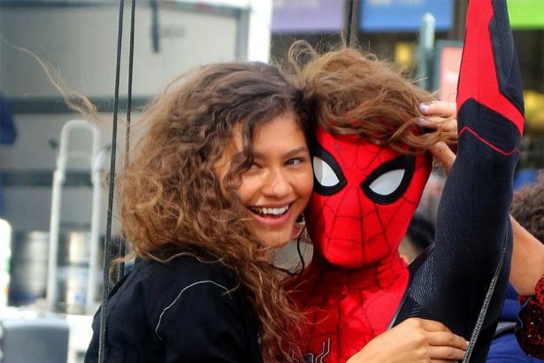 pokember idegenben mini