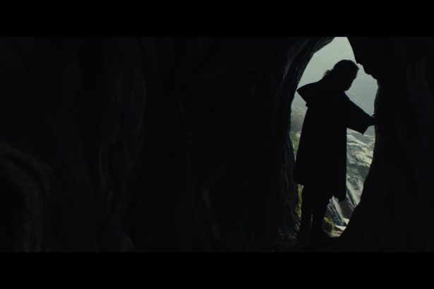 star wars the last jedi official teaser00 01 41 06still024 1492185956013 1280w mini