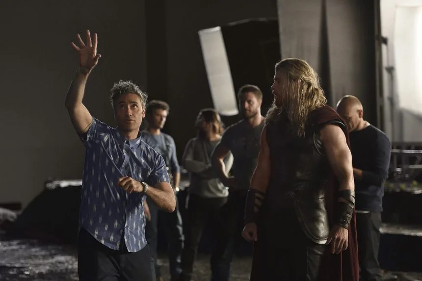 thor ragnarok chris hemsworth taika waititi min