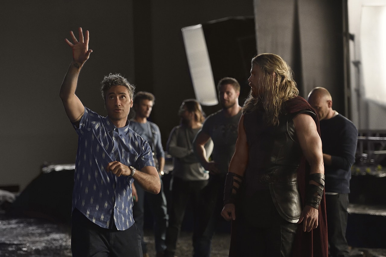 thor ragnarok chris hemsworth taika waititi min