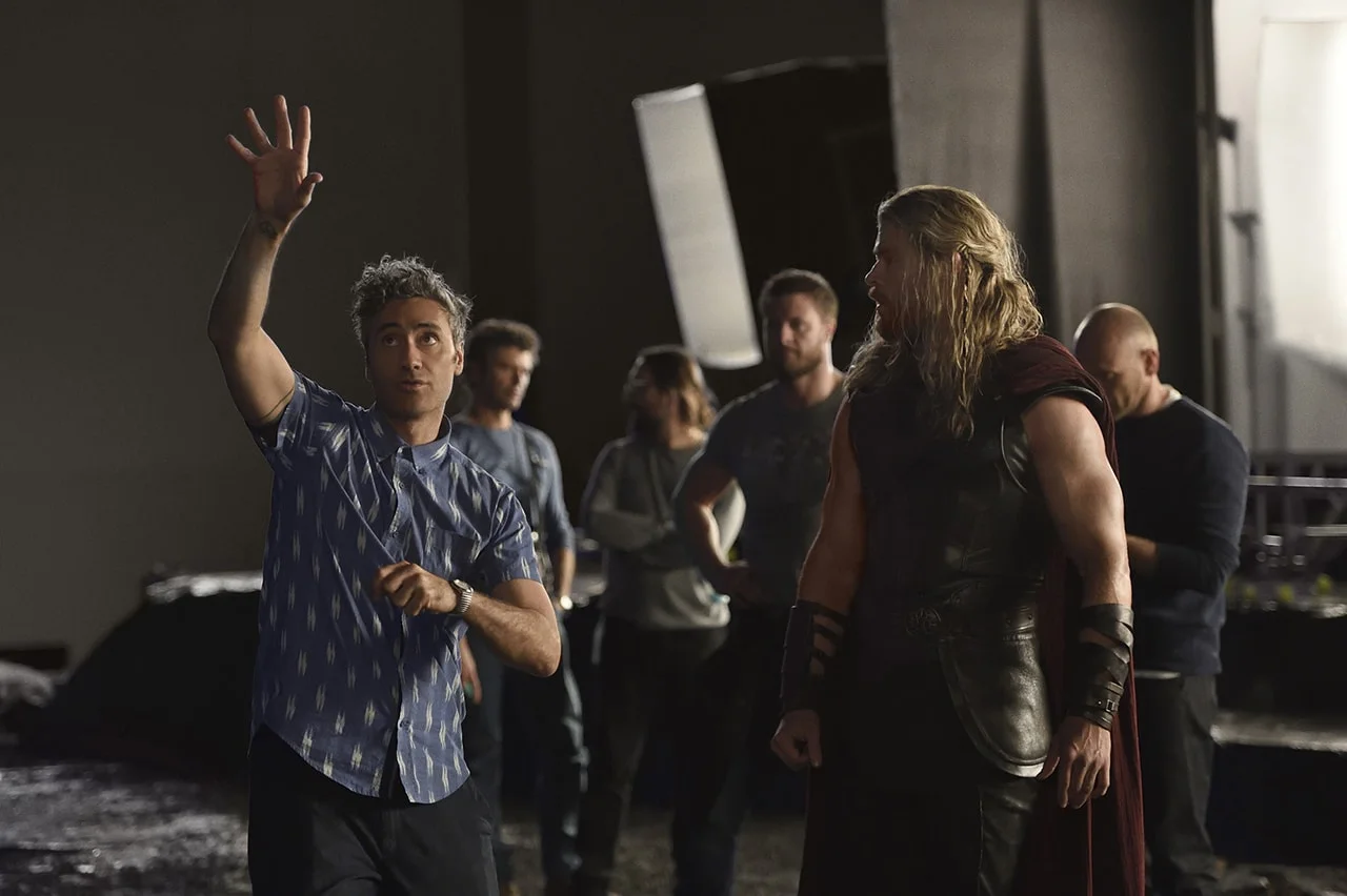 thor ragnarok chris hemsworth taika waititi min