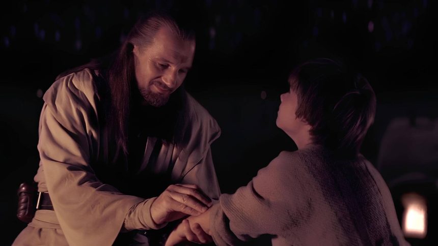 Qui-Gon mintát vesz Anakin véréből.