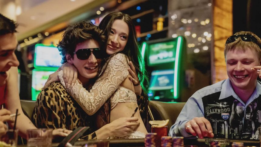 NYEREMÉNYJÁTÉK: Páros belépőket nyerhettek az Anora premier előtti vetítésére 11 Anora