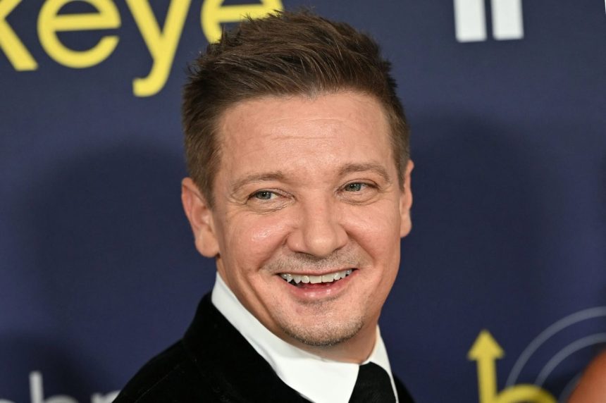 A seriff jelentéséből kiderült, hogy Jeremy Renner unokaöccsét mentette, miközben a hókotró maga alá gyűrte 11 Jeremy Renner