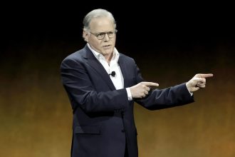 Megszavazták a részvényesek a Warner Bros. Discovery és a Paramount fúzióját, David Zaslav milliárdos jutalékára viszont nemet mondtak 26 David Zaslav