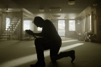 Tom Cruise egy ásóval a világ ellen: Alejandro G. Iñárritu új filmje a modern világ legfurcsább görbe tükre lehet 18 Digger