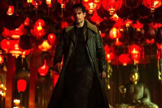 Henry Cavill csurom véresen motorozik a Hegylakó forgatásán 16 Highlander