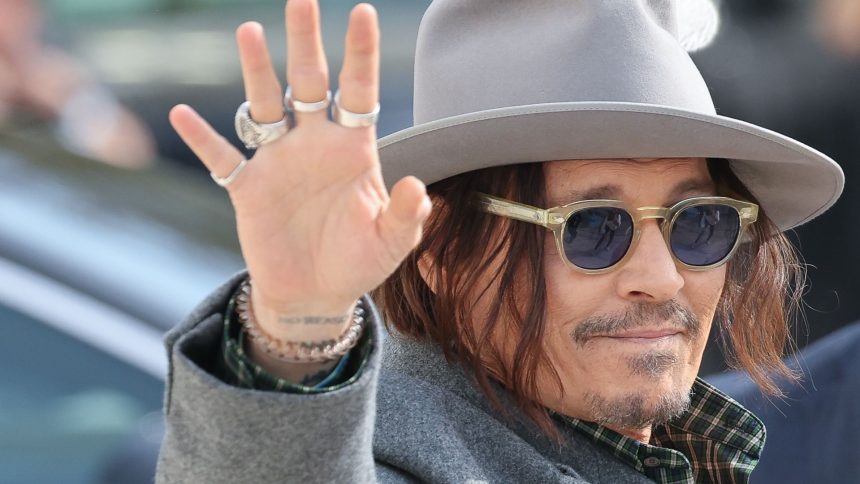 Felismerhetetlenre maszkírozva: Kiszivárgott képeken Johnny Depp új szerepe 11 Johnny Depp