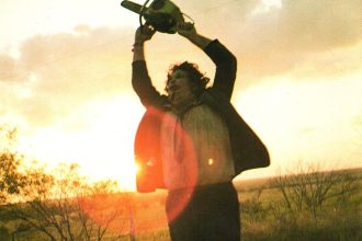 Az A24 megszerezte a jogokat, új film és sorozat készül A texasi láncfűrészes mészárlás alapján - Glen Powell is nevét adja 18 A texasi láncfűrészes mészárlás