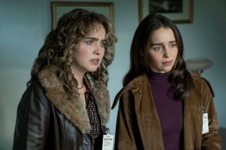 Ponies: Emilia Clarke és Haley Lu Richardson hidegháborús kémeknek állnak a SkyShowtime új sorozatában 18 Ponies