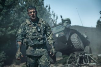 Földönkívüli pokol vár Alan Ritchsonra a Netflix új akciófilmjében - Nézd meg a War Machine első előzetesét 18 War Machine