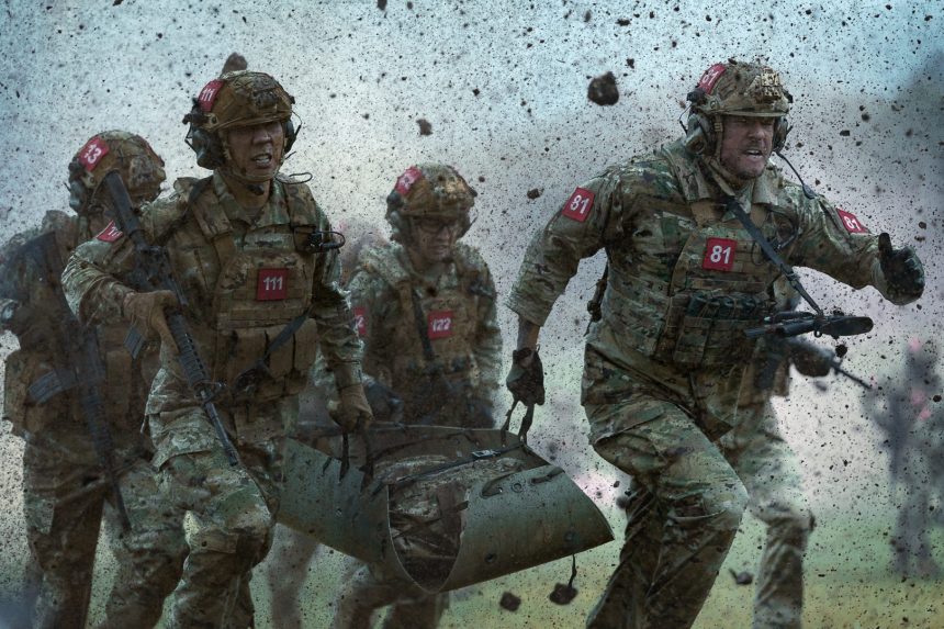 War Machine: Alan Ritchson még Reacheren is túltesz a Netflix legújabb akciófilmjében 11 War Machine