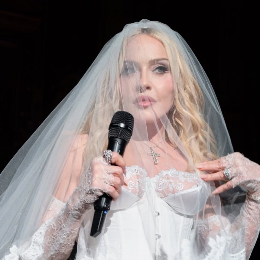 Szupermodellek és hollywoodi sztárok is szerepelhetnek Madonna új videóklipjében 11 Madonna La Bambola