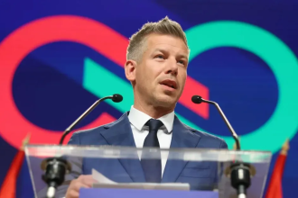 Nem fogod elhinni, hogy Magyar Péter melyik videójátékkal szokott játszani 25 Magyar Péter