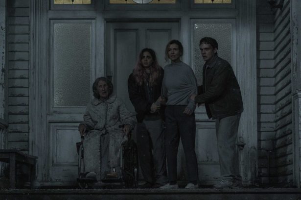 Rejtélyes befejezés és démoni megszállás: Vajon Alice is Deadite-tá változott a Gonosz halott: Égj! végén? 12 Evil Dead Burn