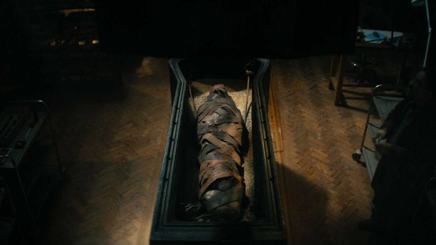 Sokkolta a nézőket a Lee Cronin: A múmia 11 Lee Cronin's The Mummy