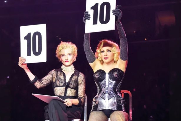 Feltámasztott életrajzi film? Madonna és Julia Garner ezért szerepelnek a The Studio második évadában 24 Madonna Julia Garner Celebration Tour