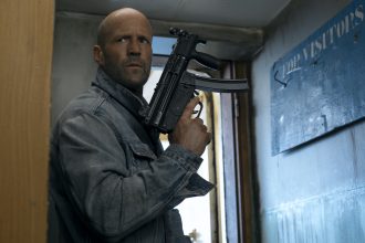 Veszélyes vizekre evez Jason Statham a Mutiny előzetesében 29 Mutiny