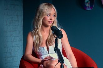 Az Eufória rajongói nem tudnak betelni Sydney Sweeney Godzilla-jelenetével 25 Euphoria